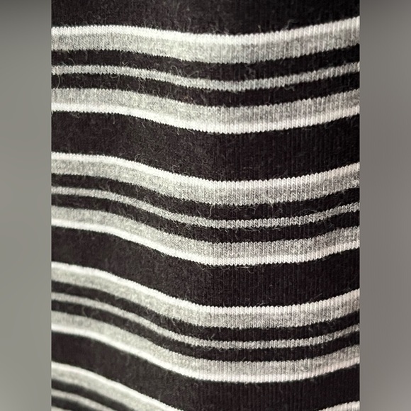 Women’s Heart & Hips Affordable Luxury Striped Collard Button Shirt Cropped Top - Picture 4 of 11